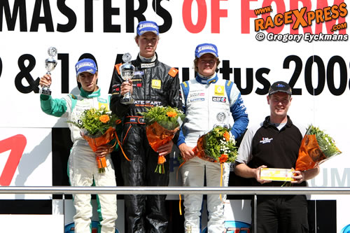 Stef Dusseldorp op podium